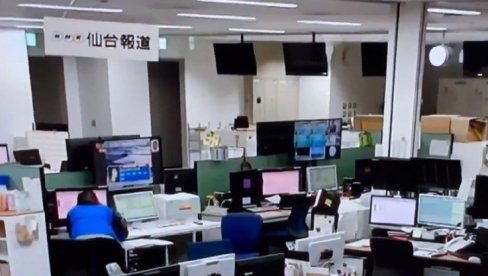 TRENUTAK KADA SE SVE ZATRESLO: Pogledajte prve snimke jakog zemljotresa u Japanu (VIDEO) TRENUTAK KADA SE SVE ZATRESLO: Pogledajte prve snimke jakog zemljotresa u Japanu (VIDEO)