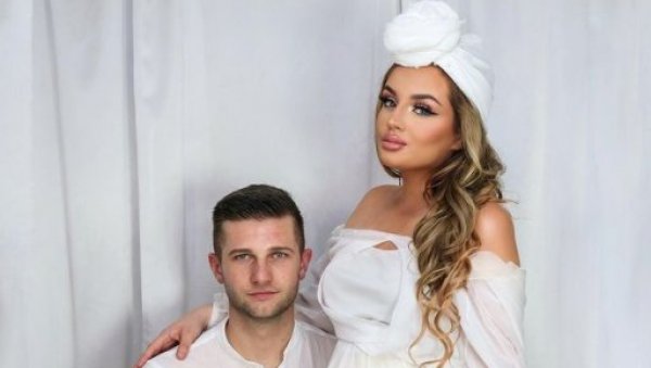 ВЕЛИКА ТРАГЕДИЈА ПОГОДИЛА ПОРОДИЦУ ФУДБАЛЕРА: Близанци му умрли 20 сати након рођења (ФОТО) ВЕЛИКА ТРАГЕДИЈА ПОГОДИЛА ПОРОДИЦУ ФУДБАЛЕРА: Близанци му умрли 20 сати након рођења (ФОТО)