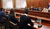 ОД ВЛАДЕ ПОМОЋ ЗА ОПСТАНАК ФИЛМА: Премијерка и министарка културе са дистрибутерима ОД ВЛАДЕ ПОМОЋ ЗА ОПСТАНАК ФИЛМА: Премијерка и министарка културе са дистрибутерима