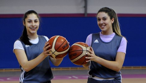 ISPISALE ISTORIJU KLUBA: Košarkašice Art basketa, umetnice igre pod obručima ISPISALE ISTORIJU KLUBA: Košarkašice Art basketa, umetnice igre pod obručima