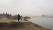 КУРДИ ПУЦАЛИ НА СИРИЈСКЕ БРОДОВЕ: Ракетама гађали и потопили трајекте (ВИДЕО) КУРДИ ПУЦАЛИ НА СИРИЈСКЕ БРОДОВЕ: Ракетама гађали и потопили трајекте (ВИДЕО)