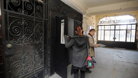КАБИНЕ СТАРЕ, МАЈСТОРА НЕМА: Поражавајућа порука округлог стола о стању лифова у Београду КАБИНЕ СТАРЕ, МАЈСТОРА НЕМА: Поражавајућа порука округлог стола о стању лифова у Београду