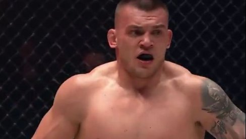 SRBIN JE STRAH I TREPET MMA: Darko Stošić u prvoj rundi nokautirao rivala, sudija spasao Brazilca teških povreda (VIDEO) SRBIN JE STRAH I TREPET MMA: Darko Stošić u prvoj rundi nokautirao rivala, sudija spasao Brazilca teških povreda (VIDEO)