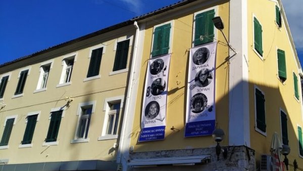 ДАН ЖАЛОСТИ У ХЕРЦЕГ НОВОМ: Сећање на преминуле од короне и вакцинација ДАН ЖАЛОСТИ У ХЕРЦЕГ НОВОМ: Сећање на преминуле од короне и вакцинација