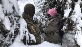КАМУФЛАЖА У СНЕГУ: Британска амбасадорка на војној вежби на Копаонику КАМУФЛАЖА У СНЕГУ: Британска амбасадорка на војној вежби на Копаонику