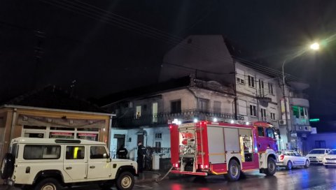 ПРВЕ ФОТОГРАФИЈЕ СА МЕСТА ТРАГЕДИЈЕ: У страшном пожару у Крушевцу настрадала трогодишња девојчица (ФОТО/ВИДЕО) ПРВЕ ФОТОГРАФИЈЕ СА МЕСТА ТРАГЕДИЈЕ: У страшном пожару у Крушевцу настрадала трогодишња девојчица (ФОТО/ВИДЕО)