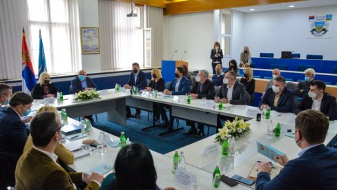 ИЗ ЈАДРА ЛИТИЈУМ ЗА ЧИТАВ СВЕТ: Министарка Зорана Михајловић у Лозници разговарала о путевима, енергетици и рударству ИЗ ЈАДРА ЛИТИЈУМ ЗА ЧИТАВ СВЕТ: Министарка Зорана Михајловић у Лозници разговарала о путевима, енергетици и рударству