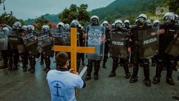 ГРАЂАНЕ ХАПСИЛИ ЗБОГ ЛИТИЈА, А КОМИТЕ ЧУВАЈУ: Општински одбор ДФ не одустаје од смене челника Центра безбедности ГРАЂАНЕ ХАПСИЛИ ЗБОГ ЛИТИЈА, А КОМИТЕ ЧУВАЈУ: Општински одбор ДФ не одустаје од смене челника Центра безбедности