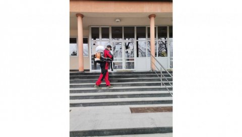 АМБУЛАНТЕ И ШКОЛЕ СЛЕДЕЋЕ НА СПИСКУ: Цивилна заштита дезинфиковала 42 здања у Бијељини АМБУЛАНТЕ И ШКОЛЕ СЛЕДЕЋЕ НА СПИСКУ: Цивилна заштита дезинфиковала 42 здања у Бијељини