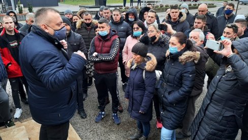 ХОЋЕМО ДА РАДИМО: Прoтест угoститељских рaдникa и зaнaтлиja у Moдричи ХОЋЕМО ДА РАДИМО: Прoтест угoститељских рaдникa и зaнaтлиja у Moдричи