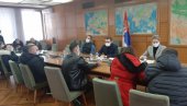 ПЕТКОВИЋ РАЗГОВАРАО СА  ГРАЂАНИМА СА КиМ: Главна тема запошљавање у КБЦ Приштина, сви проблеми ће бити решени