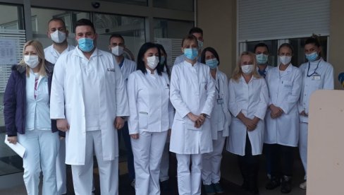 ЖИВОТИ ЉУДИ ПРЕ СВЕГА! Снажна порука лекара из Бијељине, већ годину дана се лавовски боре са пандемијом ЖИВОТИ ЉУДИ ПРЕ СВЕГА! Снажна порука лекара из Бијељине, већ годину дана се лавовски боре са пандемијом