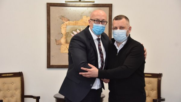ЗВАНИЧНА ПРИМОПРЕДАЈА: Ракић од Јевтића преузео дужност министра ЗВАНИЧНА ПРИМОПРЕДАЈА: Ракић од Јевтића преузео дужност министра