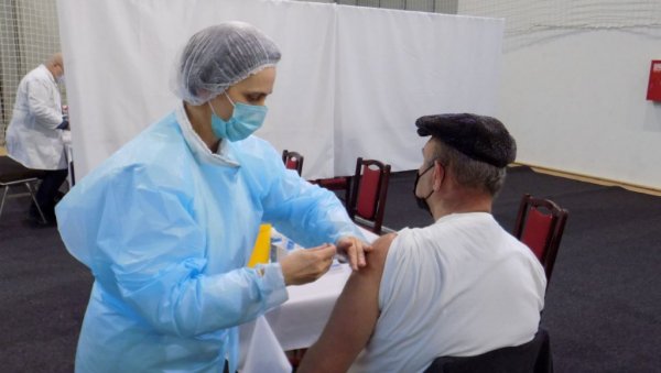ПАУЗА ЗА ПРВИ И ДРУГИ ДАН ВАСКРСА: У Власотинцу вакцинација и током празника ПАУЗА ЗА ПРВИ И ДРУГИ ДАН ВАСКРСА: У Власотинцу вакцинација и током празника
