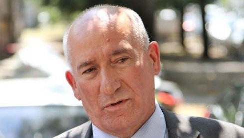 ШТРАЈКУЈЕ ГЛАЂУ И ОДБИЈА ДА ПРИМИ ТЕРАПИЈУ: Миливоје Катнић остаје у притвору 72 сата ШТРАЈКУЈЕ ГЛАЂУ И ОДБИЈА ДА ПРИМИ ТЕРАПИЈУ: Миливоје Катнић остаје у притвору 72 сата