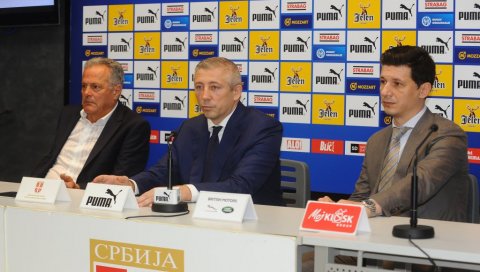 СРБИЈА ЈЕ БИЛА У ЗАБЛУДИ: Кокеза играо мали фудбал у Партизановом дресу СРБИЈА ЈЕ БИЛА У ЗАБЛУДИ: Кокеза играо мали фудбал у Партизановом дресу