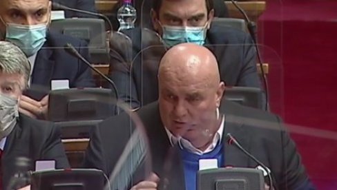 ПАЛМИН ХИТ У СКУПШТИНИ: Деца не могу да потрче ни кад их куче појури, гледају јутјубере који лупају као прозор (ВИДЕО) ПАЛМИН ХИТ У СКУПШТИНИ: Деца не могу да потрче ни кад их куче појури, гледају јутјубере који лупају као прозор (ВИДЕО)