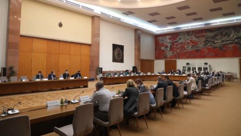 DA LI NAS ČEKA POPUŠTANJE MERA? Krizni štab zaseda sutra u 8 DA LI NAS ČEKA POPUŠTANJE MERA? Krizni štab zaseda sutra u 8