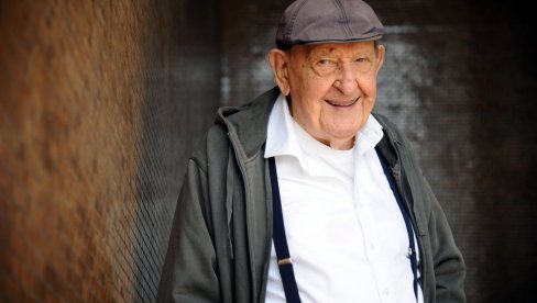 JEDAN OD POSLEDNJIH VLASTINIH INTERVJUA: Podsetio se teškog detinjsta i bombardovanja - Jutro 6. aprila je bilo prestrašno JEDAN OD POSLEDNJIH VLASTINIH INTERVJUA: Podsetio se teškog detinjsta i bombardovanja - Jutro 6. aprila je bilo prestrašno