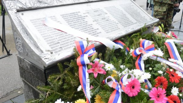 СЕЋАЊЕ НА БРАНИОЦЕ ОТАЏБИНЕ: У Краљеву обележена двадесетдруга годишњица НАТО агресије СЕЋАЊЕ НА БРАНИОЦЕ ОТАЏБИНЕ: У Краљеву обележена двадесетдруга годишњица НАТО агресије