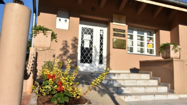 КАБИНЕТ ЧУДА ПРОФЕСОРА КОСТИЋА: Диван трибина у Ранчићевој кући КАБИНЕТ ЧУДА ПРОФЕСОРА КОСТИЋА: Диван трибина у Ранчићевој кући