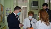 PETINA STUDENATA ŽELI DA SE VAKCINIŠE: Ministar prosvete posetio Studentsku polikliniku PETINA STUDENATA ŽELI DA SE VAKCINIŠE: Ministar prosvete posetio Studentsku polikliniku