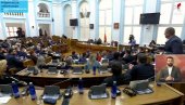ЦИРКУС У СКУПШТИНИ ЦРНЕ ГОРЕ: Либерал Поповић гађао председника Пословником! (ВИДЕО) ЦИРКУС У СКУПШТИНИ ЦРНЕ ГОРЕ: Либерал Поповић гађао председника Пословником! (ВИДЕО)
