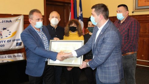 ZAHVALNOST ZA NABAVKU VOZILA: Uz pomoć Bijeljine, invalidi sada imaju prevoz ZAHVALNOST ZA NABAVKU VOZILA: Uz pomoć Bijeljine, invalidi sada imaju prevoz