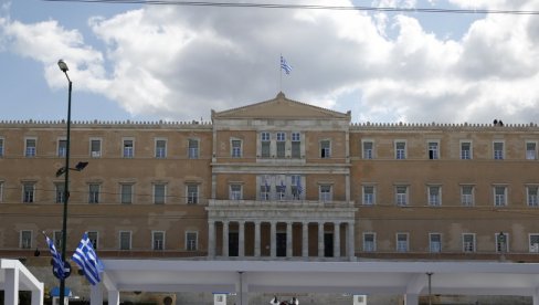 NEZAPAMĆENA SCENA U GRČKOM PARLAMENTU: Grčki poslanik pušten iz pritvora nakon saslušanja zbog tuče NEZAPAMĆENA SCENA U GRČKOM PARLAMENTU: Grčki poslanik pušten iz pritvora nakon saslušanja zbog tuče