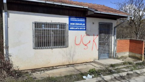 ГРАФИТИ ТЕРОРИСТА НА КОСМЕТУ: Забрињавајућа порука осванула баш на дан почетка НАТО агресије на Србију (ФОТО) ГРАФИТИ ТЕРОРИСТА НА КОСМЕТУ: Забрињавајућа порука осванула баш на дан почетка НАТО агресије на Србију (ФОТО)