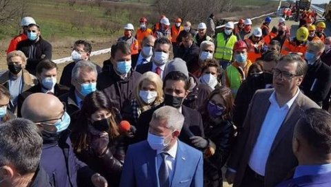 ПРЕДСЕДНИК СЕ ПОХВАЛИО НА ИНСТАГРАМУ: Срећан сам и поносан када видим како напредују радови! (ФОТО) ПРЕДСЕДНИК СЕ ПОХВАЛИО НА ИНСТАГРАМУ: Срећан сам и поносан када видим како напредују радови! (ФОТО)
