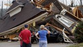 TORNADO U SRPSKOM GRADU U SAD: U Čikagu destak povređenih, oštećeno više od 100 kuća TORNADO U SRPSKOM GRADU U SAD: U Čikagu destak povređenih, oštećeno više od 100 kuća