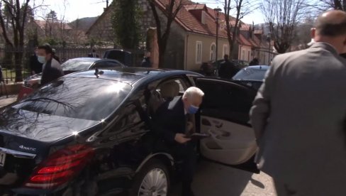ĐUKANOVIĆ UZOR KRIVOKAPIĆU: Iz majbaha ušao u mercedes, Zdravkova deca kadriraju po Vladi i javnim preduzećima ĐUKANOVIĆ UZOR KRIVOKAPIĆU: Iz majbaha ušao u mercedes, Zdravkova deca kadriraju po Vladi i javnim preduzećima
