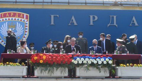 МОЋНА СРПСКА АРМИЈА: Вучић и кинески министар одбране присуствовали приказу способности дела јединица Војске Србије (ВИДЕО) МОЋНА СРПСКА АРМИЈА: Вучић и кинески министар одбране присуствовали приказу способности дела јединица Војске Србије (ВИДЕО)