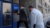 LEČIĆ STIGAO U POLICIJU: Evo šta je glumac rekao pre informativnog razgovora (FOTO/VIDEO) LEČIĆ STIGAO U POLICIJU: Evo šta je glumac rekao pre informativnog razgovora (FOTO/VIDEO)
