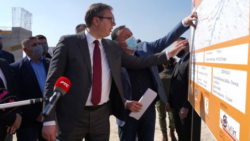 УМЕСТО ДА СУ ГРАДИЛИ ОНИ СУ КРАЛИ: Вучић одговорио због чега није било инвестиција у путеве и мостове раније УМЕСТО ДА СУ ГРАДИЛИ ОНИ СУ КРАЛИ: Вучић одговорио због чега није било инвестиција у путеве и мостове раније