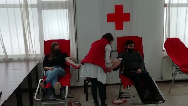 АКЦИЈА ЦРВЕНОГ КРСТА У ЈАГОДИНИ: Прикупљено 38 јединица крви АКЦИЈА ЦРВЕНОГ КРСТА У ЈАГОДИНИ: Прикупљено 38 јединица крви
