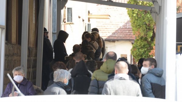 СВАКИ ТРЕЋИ УЗОРАК ПОЗИТИВАН: На територији Краљева потврђено 166 нових случајева инфекције СВАКИ ТРЕЋИ УЗОРАК ПОЗИТИВАН: На територији Краљева потврђено 166 нових случајева инфекције
