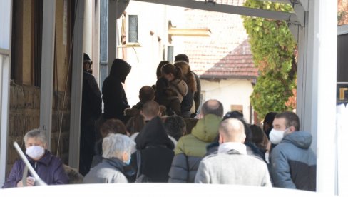 СВАКИ ТРЕЋИ УЗОРАК ПОЗИТИВАН: На територији Краљева потврђено 166 нових случајева инфекције СВАКИ ТРЕЋИ УЗОРАК ПОЗИТИВАН: На територији Краљева потврђено 166 нових случајева инфекције