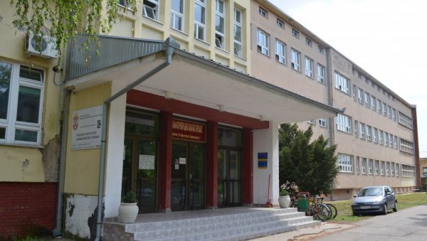 СТИГАО БРЗИ ИНТЕРНЕТ: Модернизација Пољопривредне школе у Вршцу СТИГАО БРЗИ ИНТЕРНЕТ: Модернизација Пољопривредне школе у Вршцу