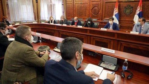BRNABIĆ I GOJKOVIĆ SA NOVINARIMA: Vlada posvećena bezbednosti i zaštiti novinara BRNABIĆ I GOJKOVIĆ SA NOVINARIMA: Vlada posvećena bezbednosti i zaštiti novinara