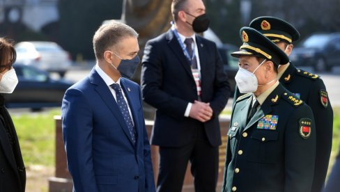 КИНА ШАЉЕ ВАКЦИНЕ ВОЈСЦИ СРБИЈЕ: Министар Стефановић и генерал Фенгхе разговарали о унапређењу сарадње КИНА ШАЉЕ ВАКЦИНЕ ВОЈСЦИ СРБИЈЕ: Министар Стефановић и генерал Фенгхе разговарали о унапређењу сарадње