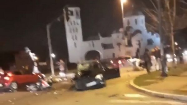 СТРАВИЧНА НЕСРЕЋА У БЕОГРАДУ: Судар мотоцикла и аутомобила, мушкарац тешко повређен у Улици кнеза Вишеслава (ФОТО) СТРАВИЧНА НЕСРЕЋА У БЕОГРАДУ: Судар мотоцикла и аутомобила, мушкарац тешко повређен у Улици кнеза Вишеслава (ФОТО)