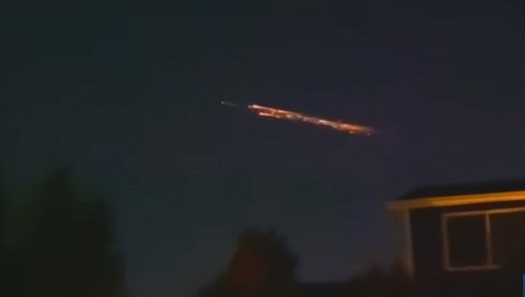МИСТЕРИОЗНИ ОБЈЕКАТ НА НЕБУ ИЗНАД ОРЕГОНА: Киша усијаних предмета обасјала свод - научници дали објашњење (ВИДЕО) МИСТЕРИОЗНИ ОБЈЕКАТ НА НЕБУ ИЗНАД ОРЕГОНА: Киша усијаних предмета обасјала свод - научници дали објашњење (ВИДЕО)