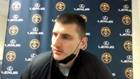 ЈОКИЋ ЗАБОРАВИО СРПСКИ: Шта би Никола? Кошарка или баскетбол (ВИДЕО) ЈОКИЋ ЗАБОРАВИО СРПСКИ: Шта би Никола? Кошарка или баскетбол (ВИДЕО)
