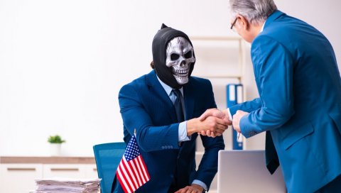 ЦВЕТА САТАНИЗАМ У АМЕРИЦИ: У продаји Сатанине патике, Калифорнија уводи деци молитву богу Астека (ФОТО) ЦВЕТА САТАНИЗАМ У АМЕРИЦИ: У продаји Сатанине патике, Калифорнија уводи деци молитву богу Астека (ФОТО)