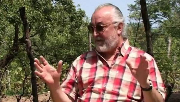 ПРЕМИНУО ЗАФИР ХАЏИМАНОВ: Познати глумац и певач изгубио битку против короне ПРЕМИНУО ЗАФИР ХАЏИМАНОВ: Познати глумац и певач изгубио битку против короне