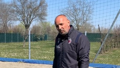 НЕ ИЗАЗИВАЈТЕ ДОКТОРА ФУДБАЛСКЕ ИГРЕ: Дечак изазвао Михајловића, а тренер Болоње одговорио задатку (ВИДЕО) НЕ ИЗАЗИВАЈТЕ ДОКТОРА ФУДБАЛСКЕ ИГРЕ: Дечак изазвао Михајловића, а тренер Болоње одговорио задатку (ВИДЕО)