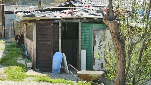 СТАНОВЕ ЧЕКАЛИ 40 ГОДИНА: Радници некадашњег ПКБ из Барака у Игалу коначно добијају смештај СТАНОВЕ ЧЕКАЛИ 40 ГОДИНА: Радници некадашњег ПКБ из Барака у Игалу коначно добијају смештај