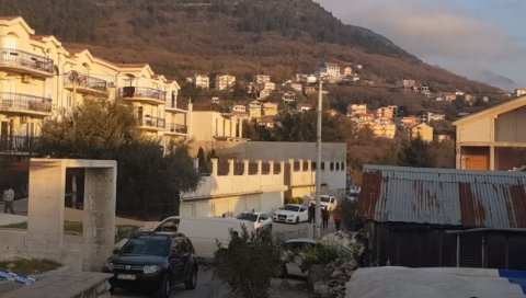 СНИМАК УПАДА СПЕЦИЈАЛАЦА У КАВАЧ: Опкољена Звицерова кућа, траје велика потрага у Котору (ВИДЕО) СНИМАК УПАДА СПЕЦИЈАЛАЦА У КАВАЧ: Опкољена Звицерова кућа, траје велика потрага у Котору (ВИДЕО)